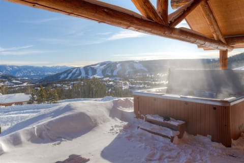Private outdoor hot tub on the porch - Amazing views of sunrise and Lone Peak