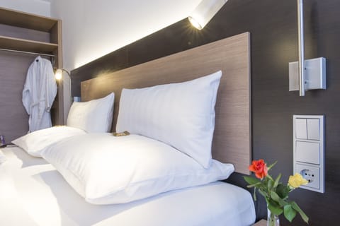 Comfort Double Room | Premium bedding, pillowtop beds, in-room safe, desk
