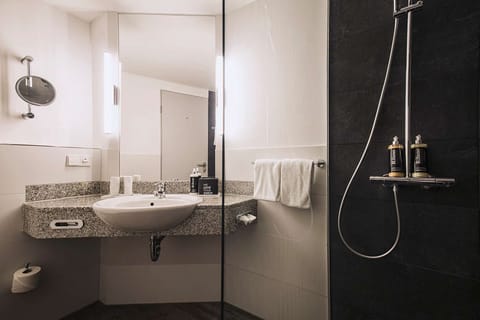 Combined shower/tub, free toiletries, hair dryer, bathrobes