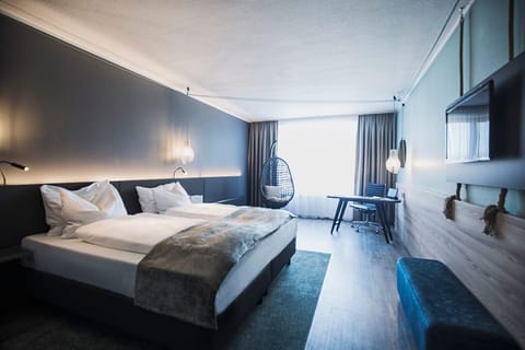 Hypo-allergenic bedding available, in-room safe, desk, laptop workspace
