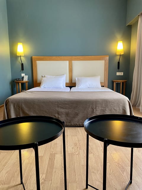 Family Room | In-room safe, desk, soundproofing, free WiFi