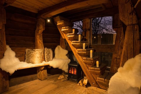 Couples treatment rooms, sauna, hot tub, steam room, body treatments