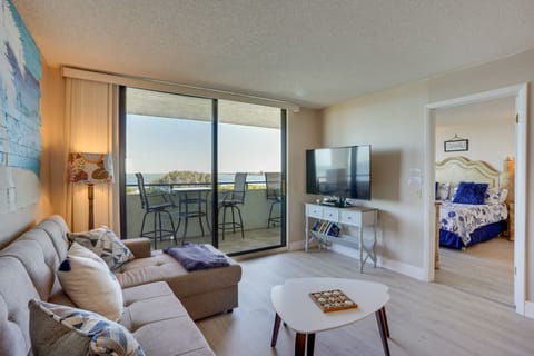 Hudson Vacation Rental | 2BR | 2BA | 950 Sq Ft | Elevator Access