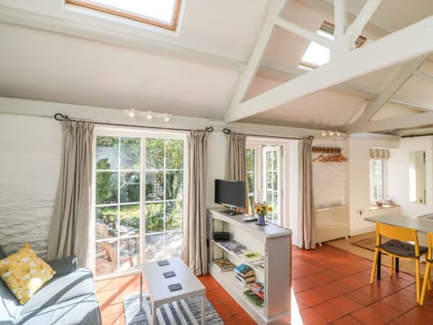 Cottage | Living area | TV