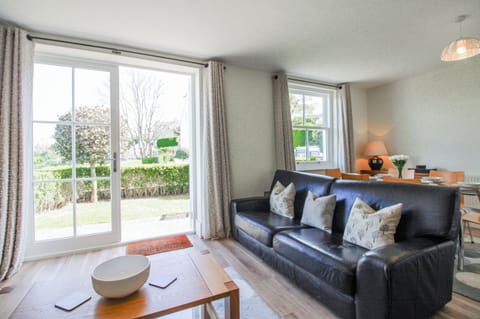 Cottage | Living area