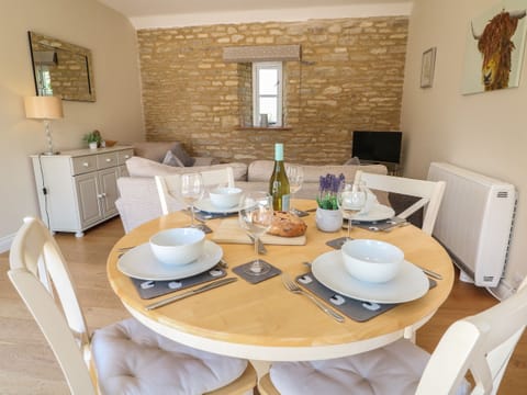 Cottage | Dining