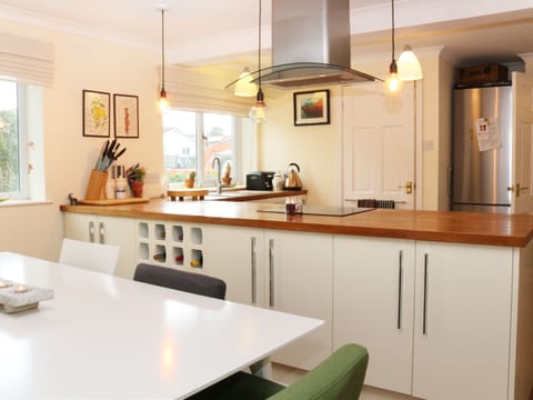 Cottage | Private kitchen | Microwave, stovetop, dishwasher, highchair