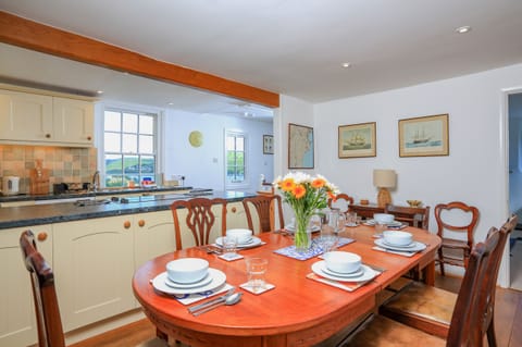 Cottage | Private kitchen | Microwave, stovetop, dishwasher, cookware/dishes/utensils