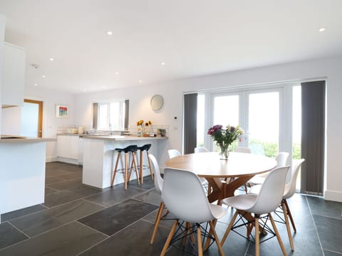 Cottage | Private kitchen | Stovetop, dishwasher, highchair, cookware/dishes/utensils