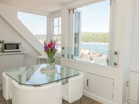 Cottage | Private kitchen | Fridge, stovetop, dishwasher, highchair