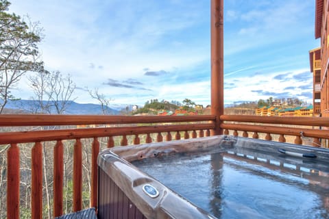 Hot Tub in Smokies with a view