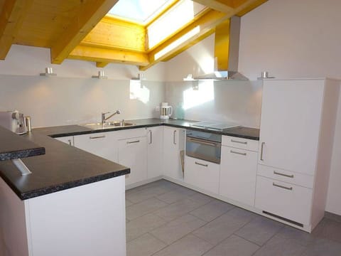 Cabinetry, Countertop, Kitchen Sink, Property, Kitchen Appliance, Kitchen Stove, Kitchen, Sink, Home Appliance, Wood