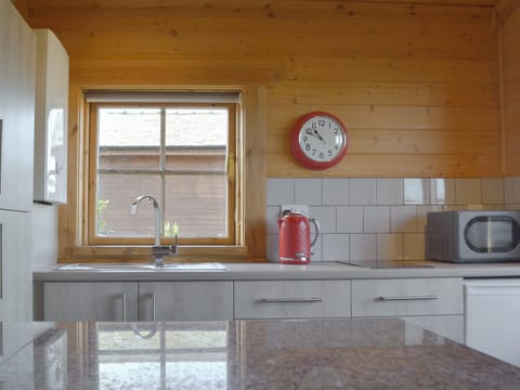 Kitchen | Baytree Lodge - Sandbank Lodges, Melbourne, near Derby