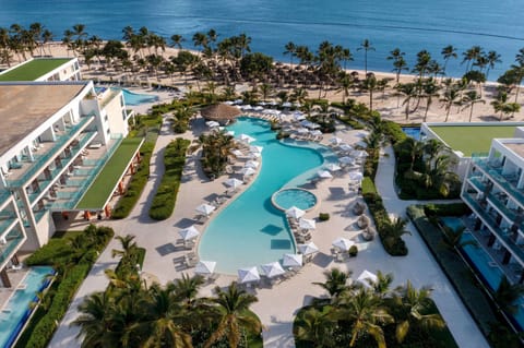 3 outdoor pools, open 8:00 AM to 6:30 PM, pool umbrellas, sun loungers