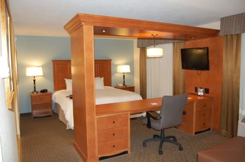 Kingstudio suite | In-room safe, free rollaway beds, free WiFi, bed sheets