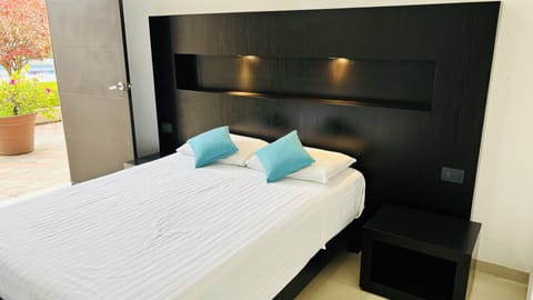 Deluxe Double Room | Desk, blackout drapes, free WiFi