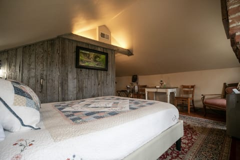 The Reimbold Room, 1 Queen Bed | Individually decorated, individually furnished, iron/ironing board