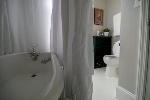 The Jennetta Room, 2 Queen Beds (Detached Bathroom) | Bathroom | Free toiletries, hair dryer, towels, soap