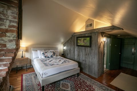 The Reimbold Room, 1 Queen Bed | Individually decorated, individually furnished, iron/ironing board