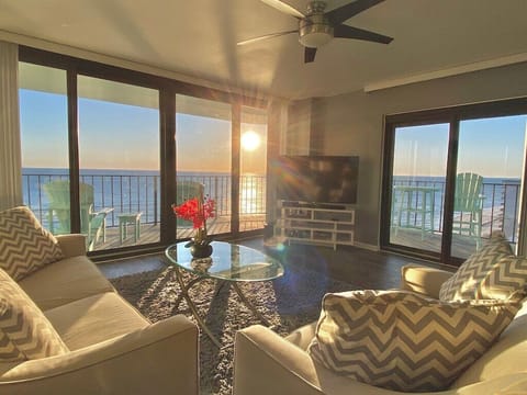 Georgeous West End Unit- 740sf of Balcony!