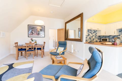 3 The Old School House, First Floor: Enjoy group meals