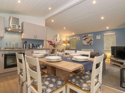 Cottage | Dining
