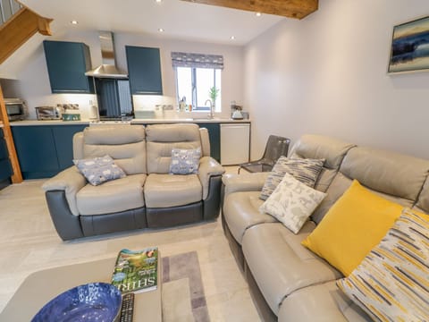 Cottage | Living area | TV