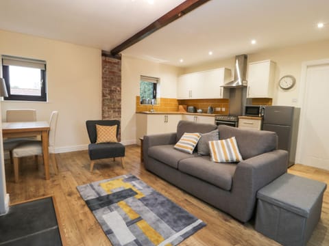 Cottage | Living area | Fireplace
