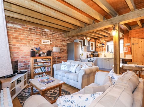 Cottage | Living area | TV, table tennis