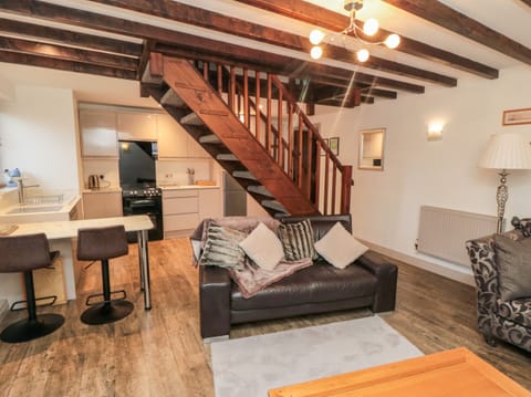 Cottage | Living area | TV