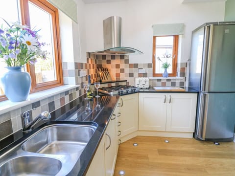 Cottage | Private kitchen | Microwave, stovetop, dishwasher, highchair