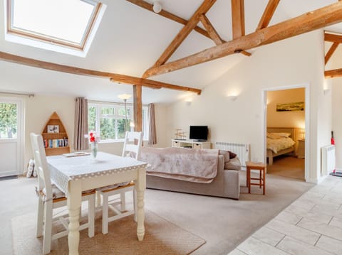 Cottage | Dining