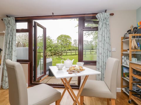 Cottage | Private kitchen | Fridge, stovetop, dishwasher, electric kettle