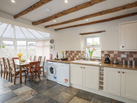 Cottage | Private kitchen | Microwave, stovetop, dishwasher, highchair