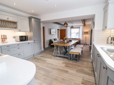 Cottage | Interior
