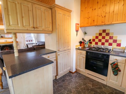 Cottage | Private kitchen | Cookware/dishes/utensils