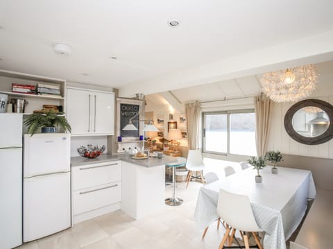 Cottage | Private kitchen | Fridge, microwave, oven, dishwasher