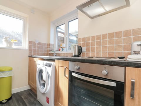 Cottage | Private kitchen | Cookware/dishes/utensils