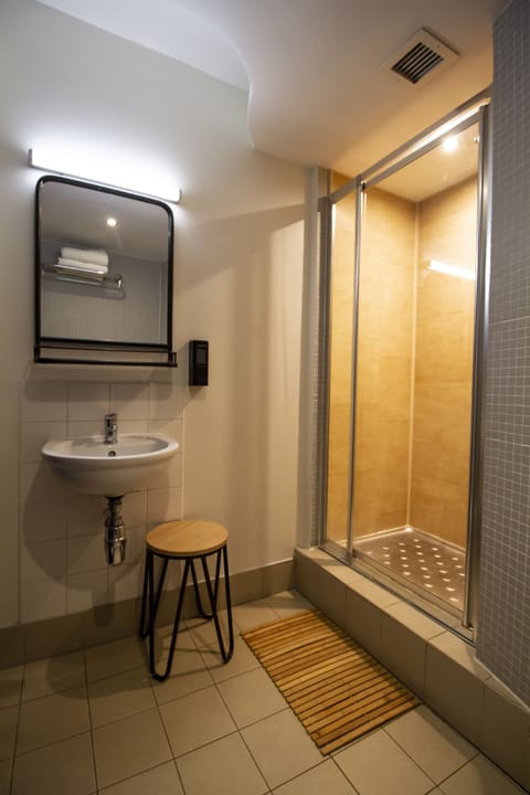 Shower, eco-friendly toiletries