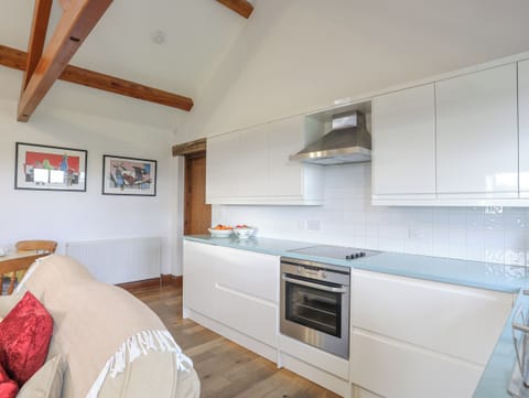 Cottage | Private kitchen | Fridge, microwave, dishwasher, highchair