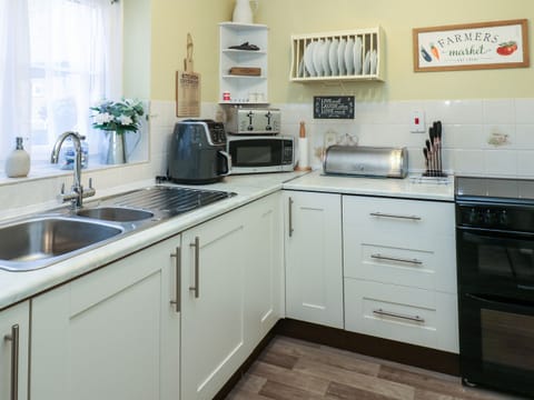 Dishwasher, cookware/dishes/utensils