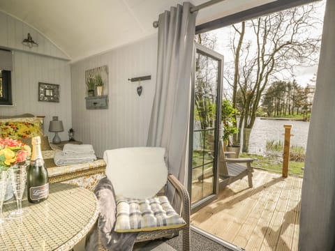 Cottage | 1 bedroom, individually decorated, individually furnished, free WiFi