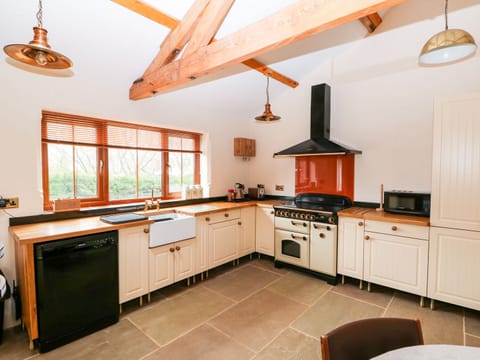 Cottage | Private kitchen | Stovetop, dishwasher, highchair, cookware/dishes/utensils