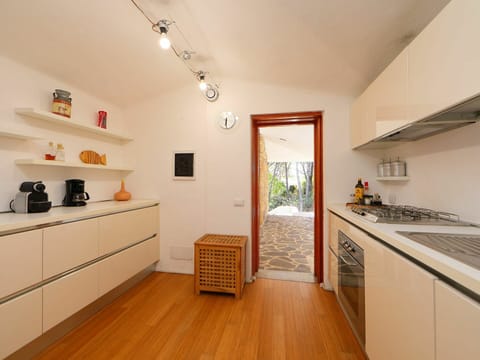 Property, Room, Furniture, Interior Design, Building, Real Estate, Kitchen, Floor, Ceiling, House