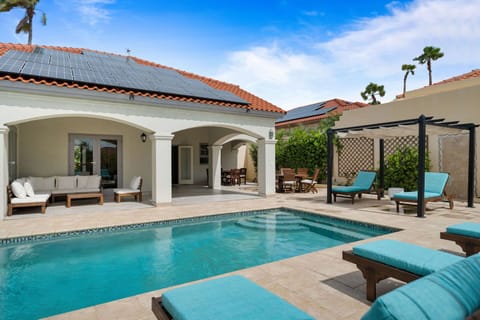 Enchanting Private pool with cabana of the Villa in Aruba near Palm Beach - Enjoy exclusive access to your poolside cabana - Embrace the luxury of outdoor living with stylish poolside amenities - Enjoy a leisurely dip in the crystal-clear waters