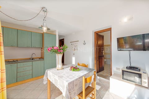 Dining Room, Kitchen