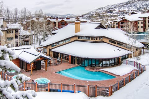 Checkin building with pools and 1 indoor hot-tub and 3 outdoor hot tubs.