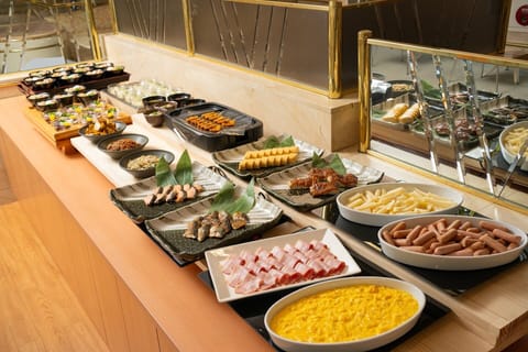 Daily buffet breakfast for a fee