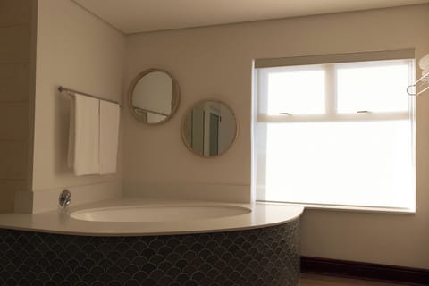 Separate tub and shower, towels