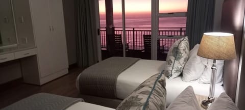 Presidential Suite | In-room safe, desk, blackout drapes, iron/ironing board